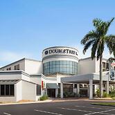 Doubletree by Hilton Fort Myers at Bell Tower Shops