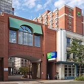 Holiday Inn Express Toronto - Downtown by IHG
