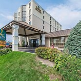 Quality Inn & Suites Bay Front