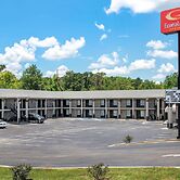 Econo Lodge Inn & Suites