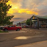 Yellowstone River Inn & Suites
