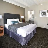 City Center Inn & Suites