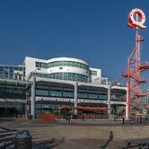 Coast Lonsdale Quay Hotel