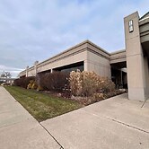 Skyline Hotel Detroit Airport, SureStay Collection by BW