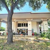 Days Inn by Wyndham San Marcos