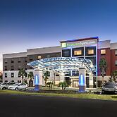 Holiday Inn Express & Suites Lakeland South by IHG