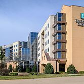 Embassy Suites by Hilton St. Louis Airport