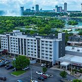 Holiday Inn Niagara Falls State Park Entry by IHG