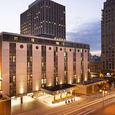 DoubleTree by Hilton Milwaukee Downtown