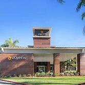 La Quinta Inn & Suites by Wyndham Orange County Airport