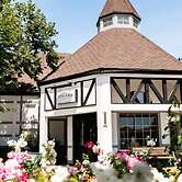 Vinland Hotel and Lounge