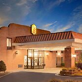 Super 8 by Wyndham Metropolis