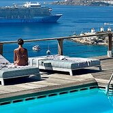 Tharroe of Mykonos