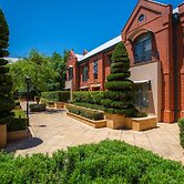 Majestic Old Lion Apartments