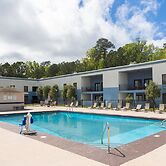 Cottonwood Suites Savannah Hotel & Conference Center
