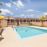 Super 8 by Wyndham Kingsville