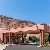 Quality Suites Moab near Arches National Park
