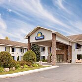 Days Inn by Wyndham Cadillac