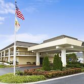 Super 8 by Wyndham Calhoun