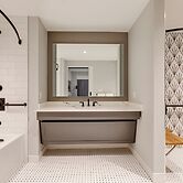 Cirque St. Armands Beachside