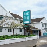 Waves Motel and Apartments