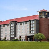 La Quinta Inn & Suites by Wyndham Arlington North 6 Flags Dr