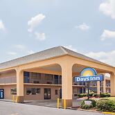 Days Inn by Wyndham Clinton