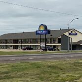 Days Inn by Wyndham Pratt