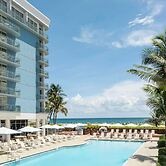 The Singer Oceanfront Resort, Curio Collection by Hilton