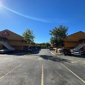 HomeGate Studios & Suites San Antonio Fiesta Park