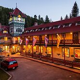 The Historic Redstone Inn