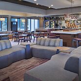 Courtyard by Marriott Detroit Warren