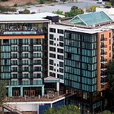 Merriweather Lakehouse, Autograph Collection