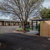 Mitchell on Main Motel & Apartments