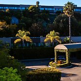 Luxe Sunset Boulevard Hotel