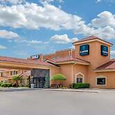 Clarion Inn & Suites DFW North