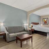 Best Western Plus Suites-Greenville