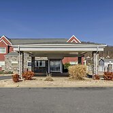 Clarion Pointe Staunton East