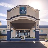 Clarion Inn & Suites Central Clearwater Beach