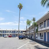 Motel 6 Bakersfield, CA - Central