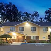 Super 8 by Wyndham Radford VA