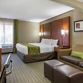 Comfort Inn & Suites Kansas City - Northeast