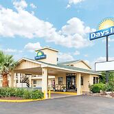 Days Inn by Wyndham Snyder