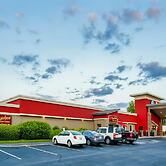 Days Inn & Suites by Wyndham Johnson City