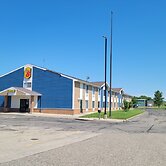 Super 8 by Wyndham Portage