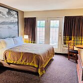 Super 8 by Wyndham Castlegar BC