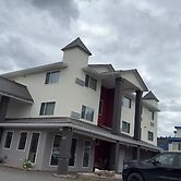 Ramada by Wyndham 100 Mile House