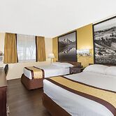 Super 8 by Wyndham Nampa