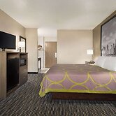 Super 8 by Wyndham Joliet I-55 N/Chicago