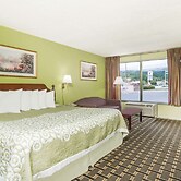 Days Inn by Wyndham Clayton
